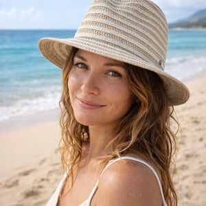 AMIANI Ivory Straw Fedora Hat with Soft Gold Shimmer – Chic Summer Beach Hat